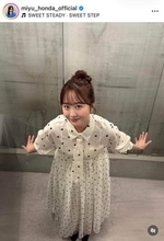 本田望結、透け感花柄ロングドレス×パールのネックレスで...カワイイがダダ漏れ　「可愛すぎる」「可憐です」