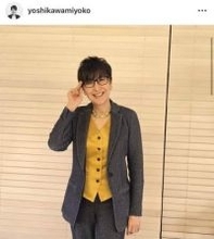 元TBS吉川美代子アナ、ノースリワンピ×コートの春コーデ　「お若くて綺麗」「大人の魅力」すらり神スタイルの美貌