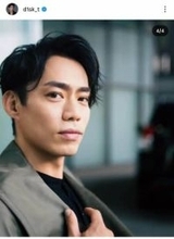 高橋大輔、オールホワイトコーデで「男前」「絵になる」「素敵過ぎる～」　新ビジュアルかっこよすぎ話題沸騰