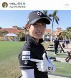 「女子ゴルフの馬場咲希20歳、美しい振袖姿...成人の日を迎え　クラブをにぎってポージング...「可愛い」」の画像1