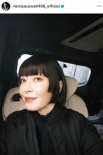 宮沢りえ、肩紐落ちた黒ロングドレスで色気ダダ漏れ　変わらぬ美貌ショットに...ドキっ