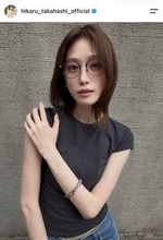 高橋ひかる、肩出しオフショルでかわいさ限界突破...京都を満喫プラベショット　「可愛すぎる」「めちゃ美人」