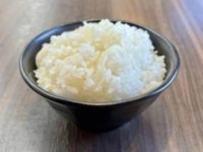 「詐欺罪は成立しうる」「二人分取りなさいよ！」　ラーメン店で「100円食べ放題ライス」をシェアする客