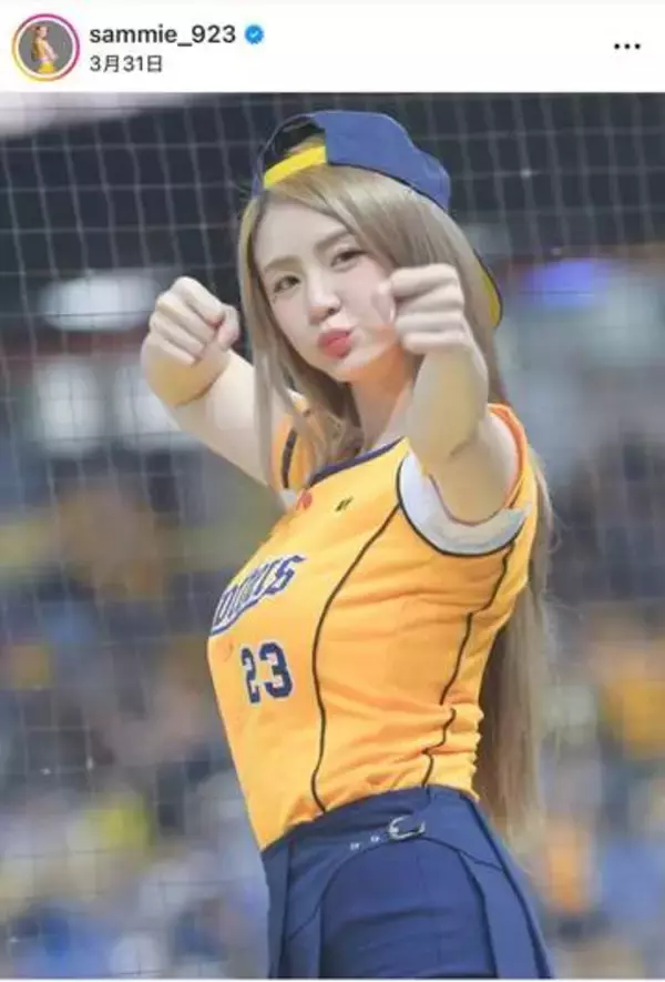 台湾の美女チア・サミー、超ミニ×オフショルトップスでカウガール風に　「可愛い」チア衣装と雰囲気変わって