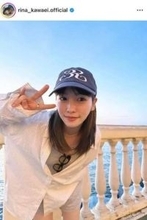 川栄李奈、ふわふわ白レースの超ミニのコーデで神スタイル炸裂　二度見必須の街撮りショット...ドキっ