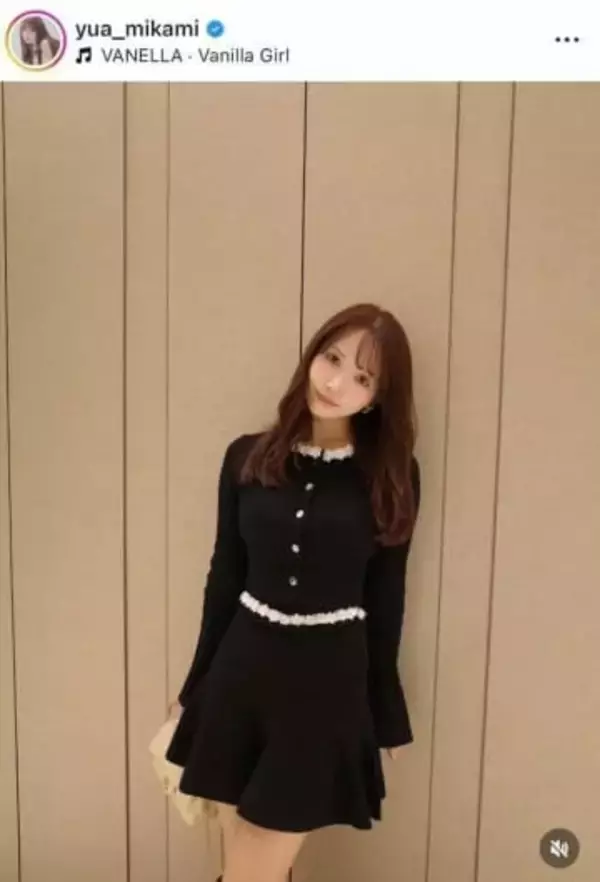 三上悠亜、ふんわりフリルの白トップス＆へそ出し私服コーデで「激カワ」　「超美しい」「スタイルいい」