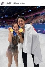 りくりゅう・三浦璃来「龍一くんに投げられてます！！」　五輪モニュメント前で...衝撃の開脚＆笑顔ショット