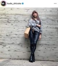 工藤静香「コンビニで売っていた！」大好きなものをモグモグ　「いっぱい食べててかわいい」「美味しそう」