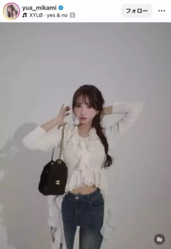 三上悠亜、ミニ丈×ブーツの冬私服コーデで「激カワ」ショット　「オーラすごい」「めちゃくちゃ美しい」