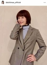 大地真央、紫のニットで美貌ダダ漏れ　70歳の誕生日を12歳年下の夫とお祝い...ステキ夫婦2ショット