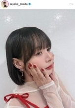 「役満ボディー」岡田紗佳、肩出し花柄ワンピが風になびいて...ドキっ　「美しくて困る」「可愛すぎかよ」