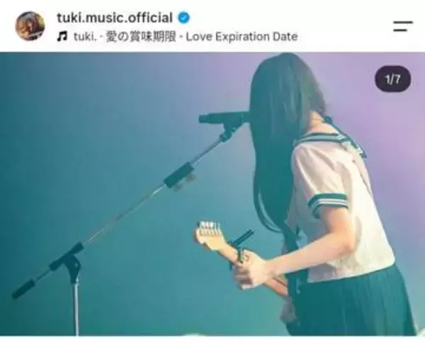 「素顔非公開」tuki．セーラー服姿でダイナミックなジャンプに反響　「すげぇ」「天使みたい」ライブ中にパシャリ