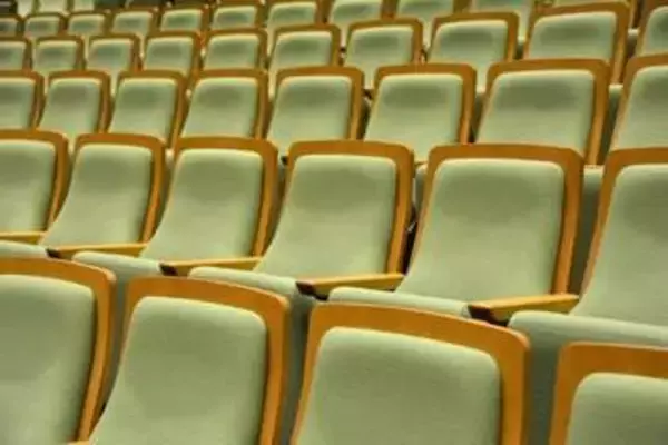 「若いのに知ったような口を利かれると協力する気が...」市委託業者が女性劇団員を「叱責」　劇団訴えも...食い違う主張