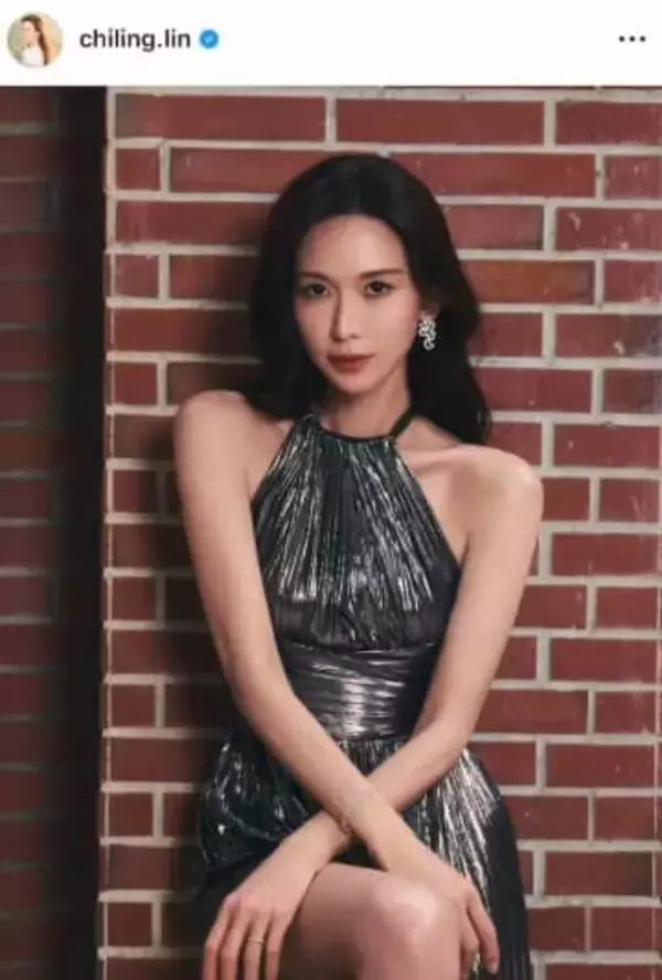 トップモデルのリン・チーリン51歳、煌びやかゴールドのドレスで色気ダダ漏れ　変わらぬ美貌に「美しすぎる」