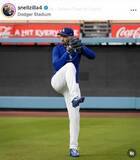 「ドジャース・スネルの美人妻、超ミニショーパンで異次元の美しさ　夫婦ラブラブ2ショットがステキ」の画像1