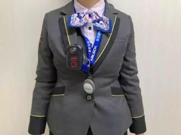 小田急線、カスハラ対策に新展開...全70駅で駅係員にウェアラブルカメラ「初めて」導入　状況を記録する狙いとは