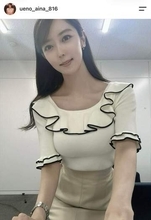 上野愛奈アナ、ベージュのワンピース姿ですらり神スタイルの美貌　「世界一の女神」「可愛すぎる」色気ダダ漏れ