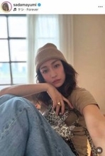 佐田真由美、タイトなワンピで異次元スタイル炸裂　髪かきあげる仕草...色気にドキっ「全て美しい」