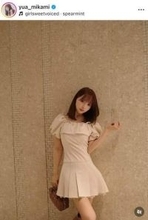 三上悠亜、ヘソ出しノースリ×デニム＆お団子ヘアでカワイイがダダ漏れ　「めっちゃめちゃかわいい～」「美しい」