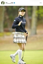女子ゴルフの吉田鈴、透け感トップスでドレスアップ...「大人の魅力」「可愛すぎ」　ゴルフウェア姿と雰囲気変わって
