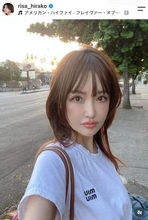 平子理沙、ヘソ出し＆ショーパンコーデで「激カワ」　大谷翔平ユニフォームさらり着こなし球場観戦ショット
