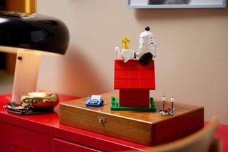 「ピーナッツ」コラボ　「スヌーピーの犬小屋」が大人向けレゴセットに