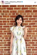 横山ルリカ、膝上白ミニスカゴルフウェアで異次元スタイルの衝撃　小野寺結衣アナと2ショット「美人姉妹みたい」