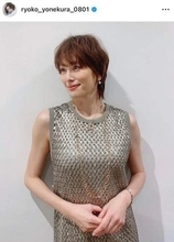 米倉涼子、さわやかデニムのコーデでステキ近影ショット...イヤリングもキラリ　「やっぱり綺麗」「かっこいい」