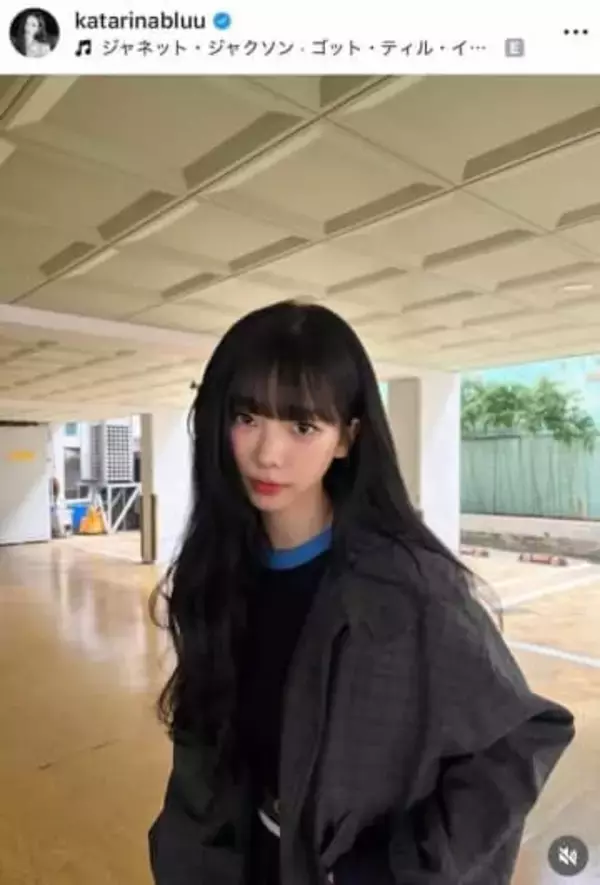 aespa・KARINA、超ミニショーパン×ブーツのコーデですらり神スタイル　「美しすぎる！」「圧巻の美貌」