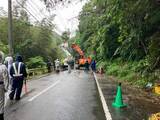 「美馬市穴吹で土砂崩れ　国道492号通行止め（25日9：00）【徳島】」の画像1