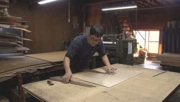 木目で描くアート　ツキ板職人親子の技と美【徳島】
