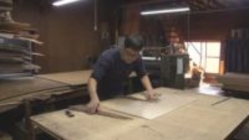 木目で描くアート　ツキ板職人親子の技と美【徳島】