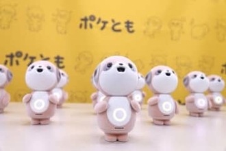 シャープ、対話AIロボ「ポケとも」が英語で話す様子を初公開　CES 2026に出展