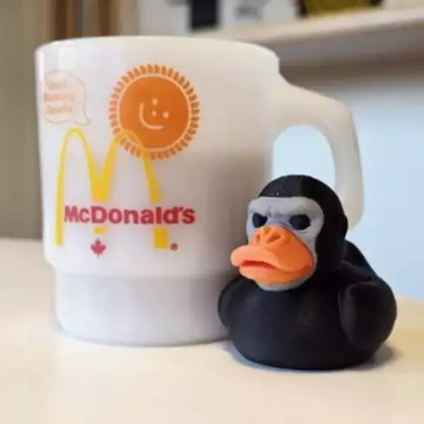 [本日の一品]3Dプリンタが変えたアヒルの定義：シュールな「ゴリラダック」に魅せられて