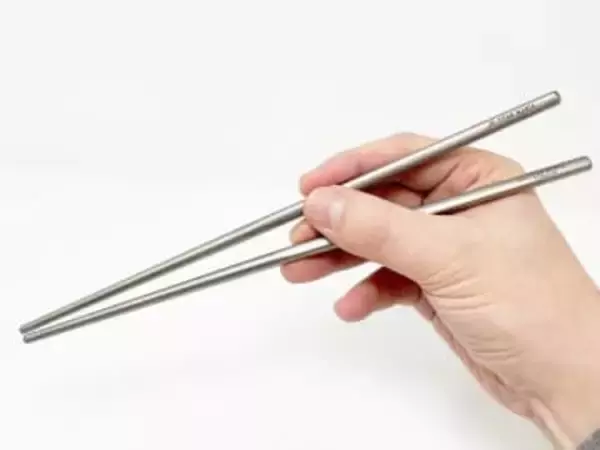 [本日の一品]軽くて丈夫でカッコいい！　チタン製のお箸