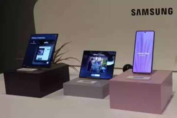 ドコモとKDDIの「Galaxy Z Fold8 Ultra/Fold8/Flip8」、発売初日にソフト更新