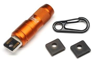 [スタパ齋藤のApple野郎]iPhoneでLEDライトを直接充電！　OLIGHTの超小型ライト「imini2」が防災EDCに最適な理由