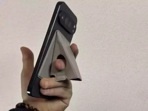 [本日の一品]グリップ・スタンド・壁付けと一台三役をこなす、薄型MagSafeスタンド「beak mag 2」
