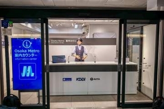 KDDIとOsaka Metro、ヒューマノイド駅員の実証実験　アバターではなく“物理ロボット”を選んだ理由とは