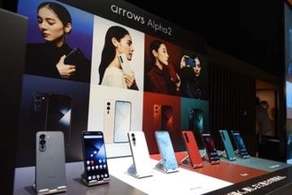 写真で見る「arrows Alpha2」、高さ1.8mの落下試験や水中撮影性能