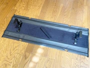 [本日の一品]電源タップやケーブル隠しに最適、幅広なサンワサプライのケーブルトレー