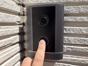 [みんなのケータイ]バッテリー交換不要で新機能も便利な「Ring 防犯ドアホン プロ」