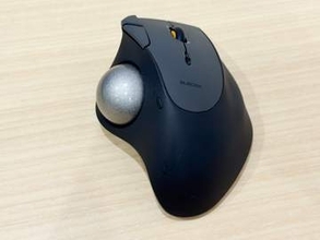 [本日の一品]スッと転がってピタッと止まる、エレコムの新トラックボール「IST PLUS」