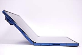 サムスンが新型折りたたみスマホ登場を示唆、縦横比がワイド化か