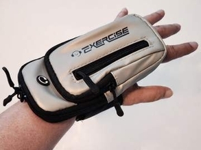 [本日の一品]令和の手甲ポーチを灼熱のバルセロナで使ってみた