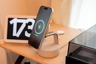 [本日の一品]充電器っぽくない見た目がお気に入り、BelkinのQi2 25W対応充電器「UltraCharge Pro」