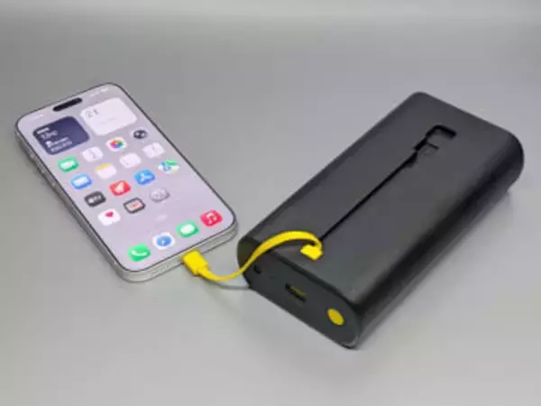 [本日の一品]乾電池式ながらスマホ約2台を充電できるパワフルさ「Emergency Charger」