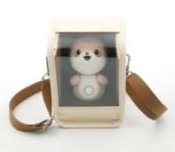 シャープ、「ポケとも」用の「お出かけバッグ」発売　500個限定