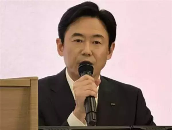 KDDI松田社長、携帯料金プランは「値上げありきではなく付加価値ありき」