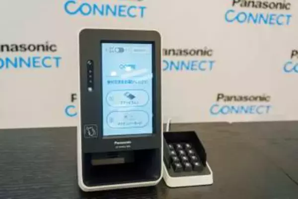 病院・薬局の受付でスマホタッチ、パナソニックが新型マイナ保険証リーダー発表
